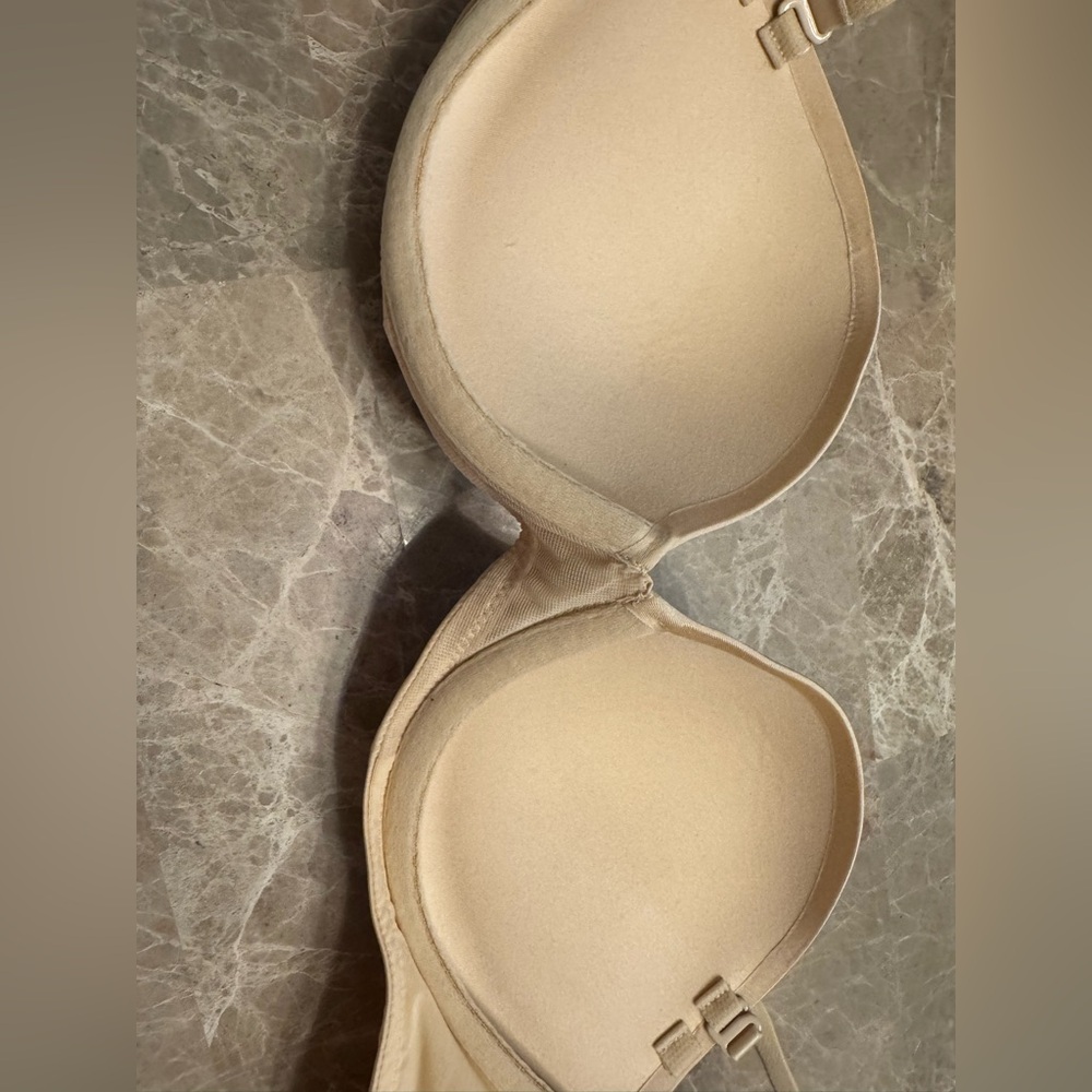 SKIMS ULTIMATE STRAPLESS PUSH-UP BRA - Picture 11 of 14